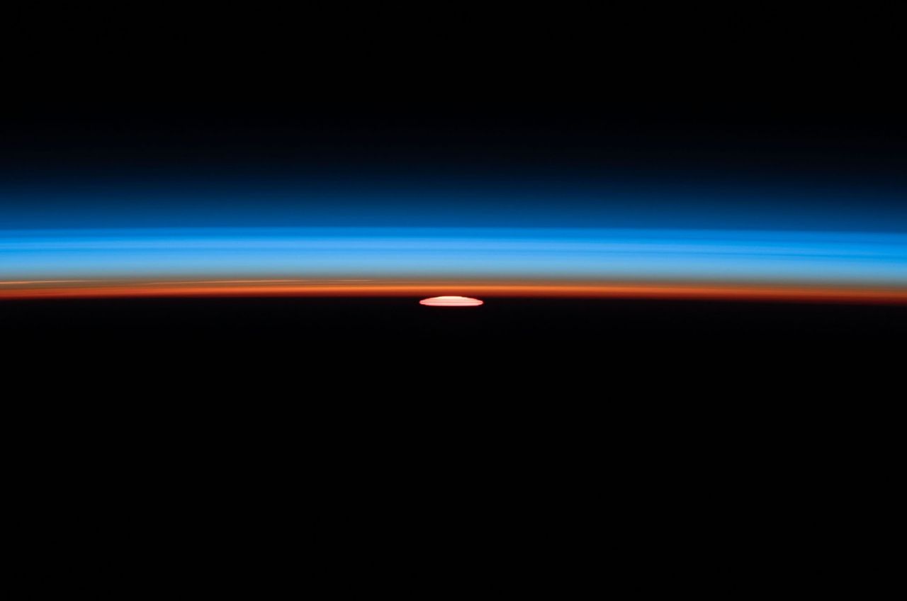 זריחה מעל סיביר (צילום: נאס"א)